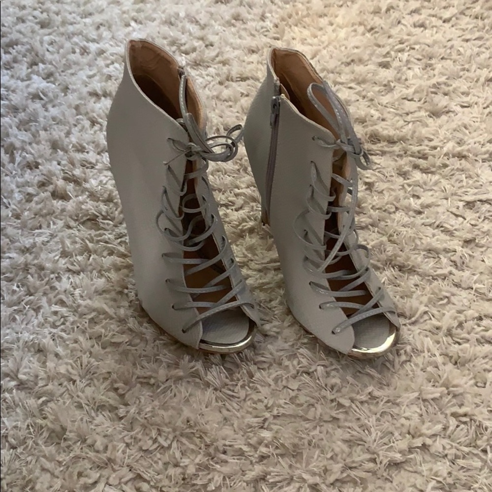 ❤️(SOLD)❤️Grey Booties - Picture 2 of 3